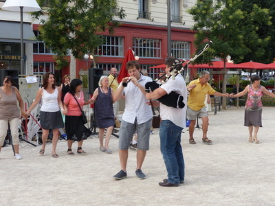 Animation folk sur la place des Brotteaux à Lyon en 2015 Animation folk sur la place des Brotteaux à Lyon en 2015
